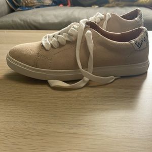 14th & Union Cream Suede Style Sneakers